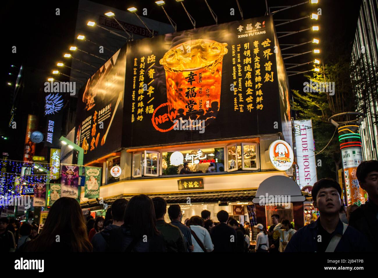 Taipei, Taiwan - Dec 18 2019 : Xing Fu Tang, popular tapioca chain shop in Taiwan, at night. In image, a lot of people waiting to buy a tapioca drink Stock Photo
