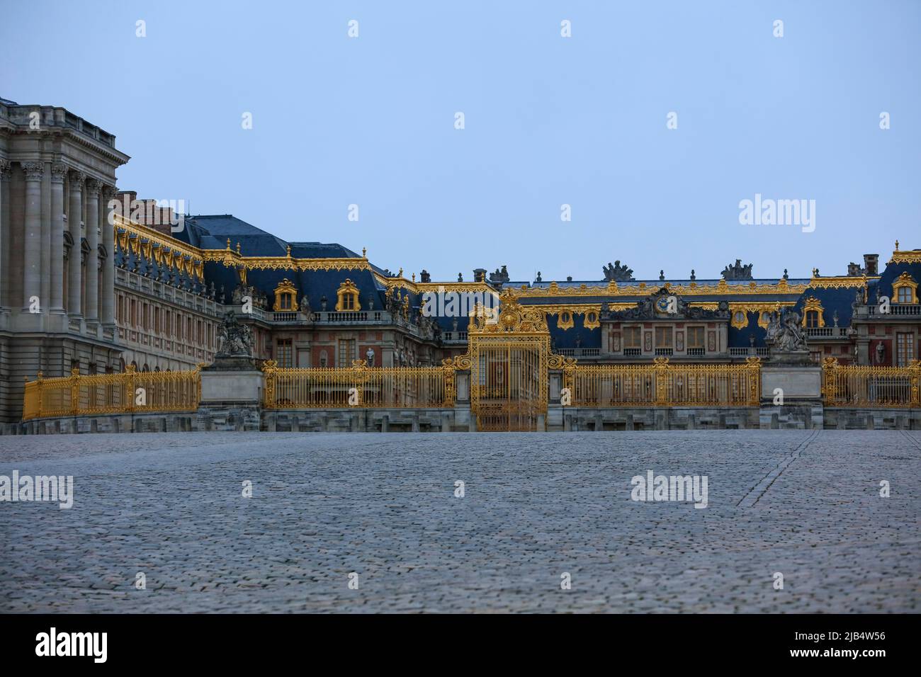 Cour royale, baroque Chateau de Versailles, former palace of the kings of France, near Paris, Yvelines department, Ile de France region, France Stock Photo