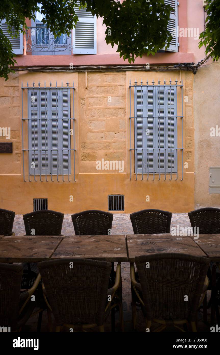 Restaurant Le Petit Baron, Place des Cardeurs, AixenProvence, BouchesduRhone, ProvenceAlpes Restaurant Le Petit Baron, Place des Cardeurs, AixenProvence, BouchesduRhone, ProvenceAlpes
