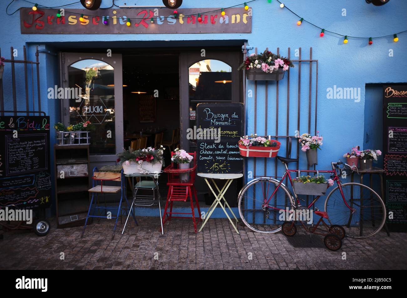 Restaurant, Brasserie Le Bidule, Place des Cardeurs, Aix-en-Provence, Bouches-du-Rhone, Provence-Alpes-Cote d'Azur, France Stock Photo