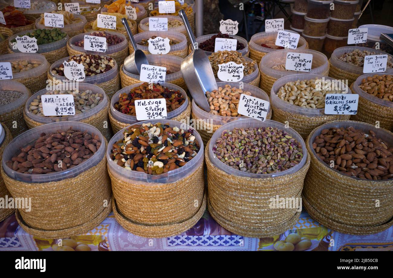 Almonds, nuts, pistachios, market stall, weekly market market, Aix-en-Provence, Bouches-du-Rhone, Provence-Alpes-Cote d'Azur, France Stock Photo