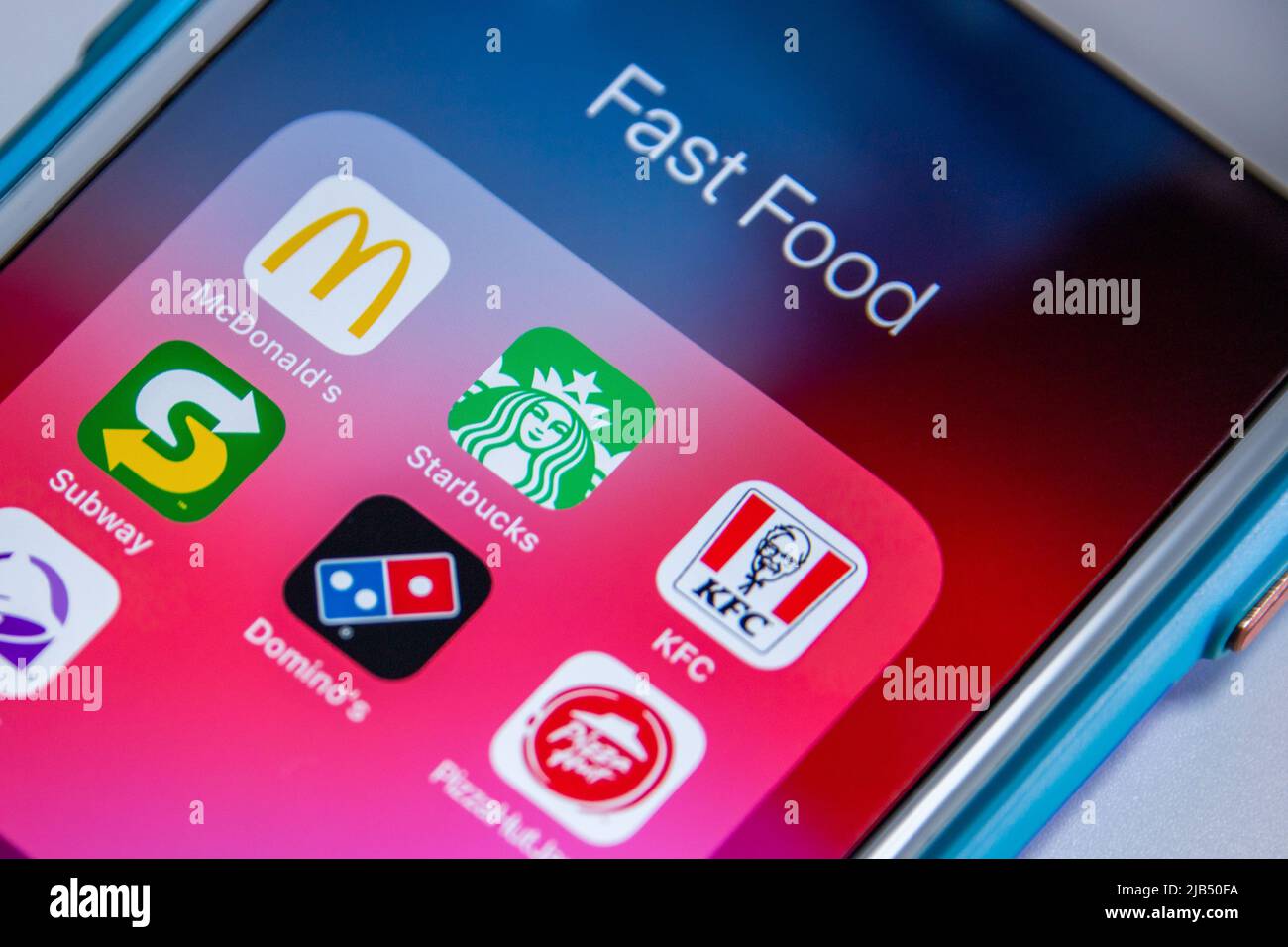 Popular US chain restaurant, cafe and takeaway (delivery) brands (Mcdonald’s, Starbucks, KFC, Subway, Domino’s, PizzaHut and Taco Bell) on iPhone. Stock Photo