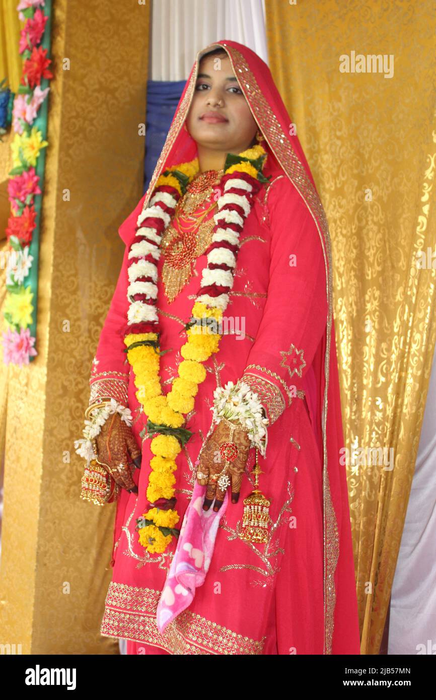 photo shoot of women in simple muslim bridal makeup and fashion mumbai india 2JB57MN