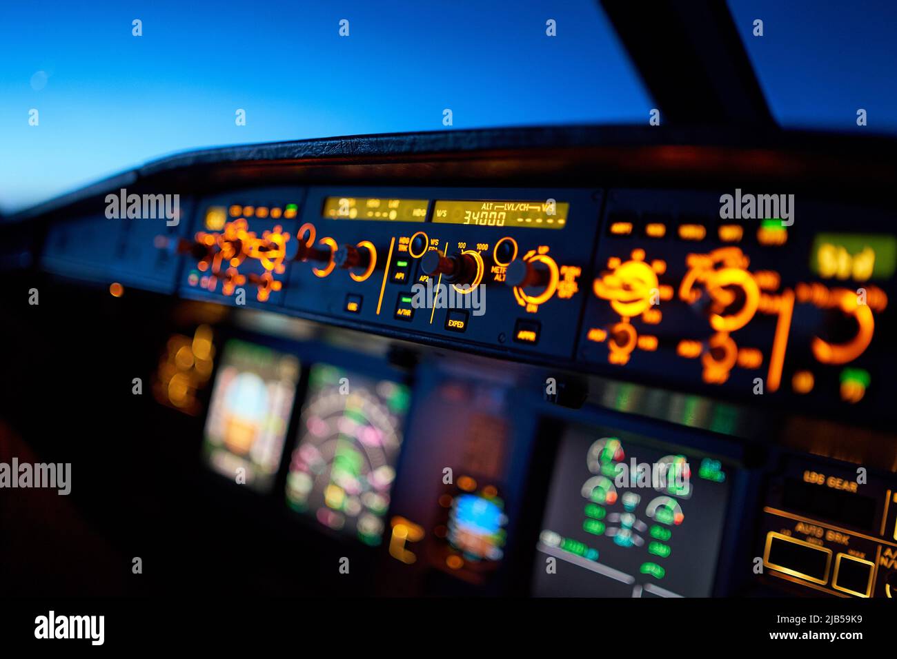 Cockpit a320 hi-res stock photography and images - Alamy