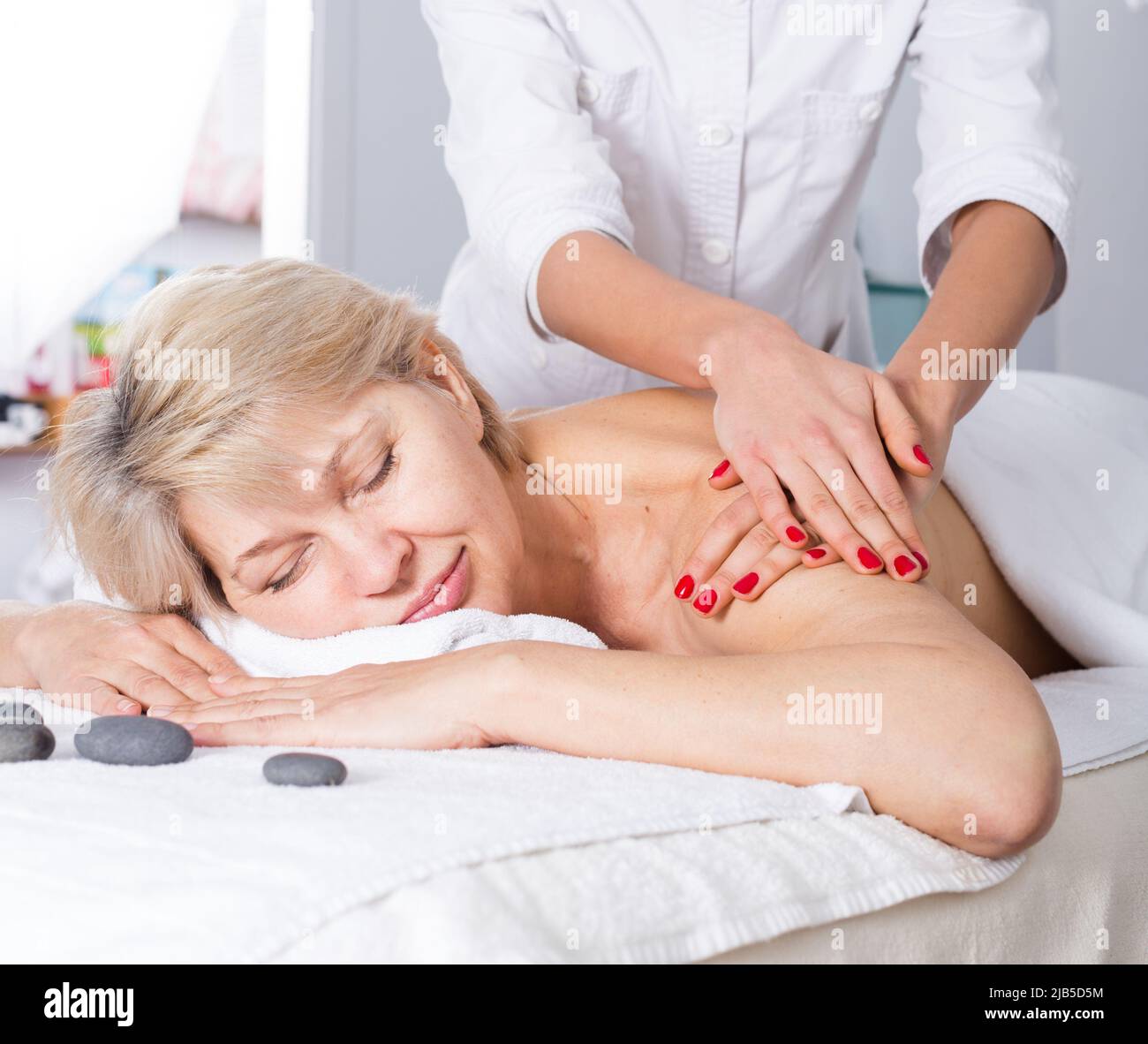 https://c8.alamy.com/comp/2JB5D5M/mature-woman-having-massage-2JB5D5M.jpg