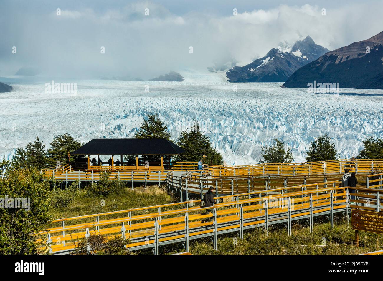 pasarelas, glaciar Perito Moreno , Parque Nacional Los Glaciares, departamento Lago Argentino, provincia de Santa Cruz, republica Stock Photo