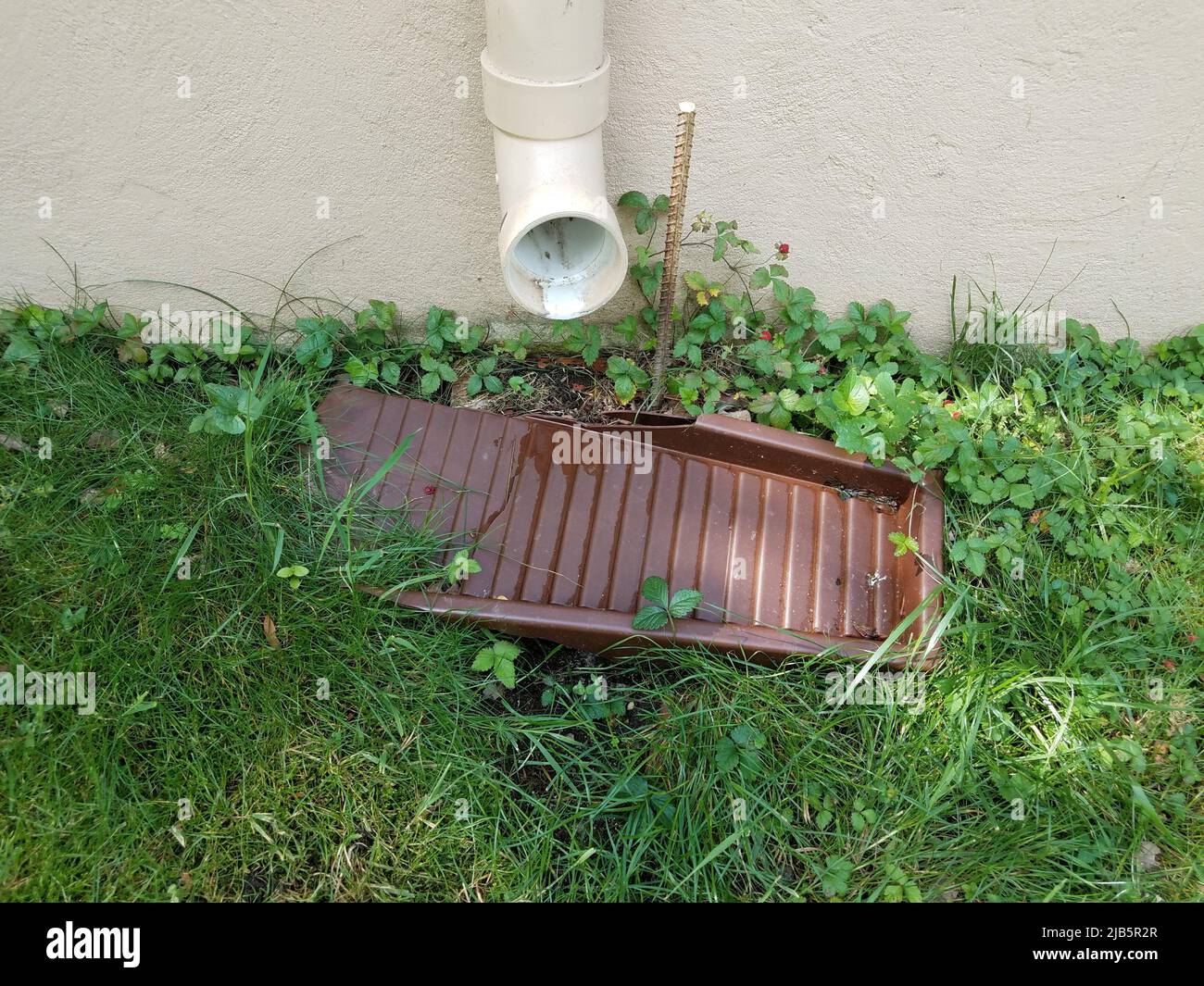 Gutter downspout hires stock photography and images Alamy