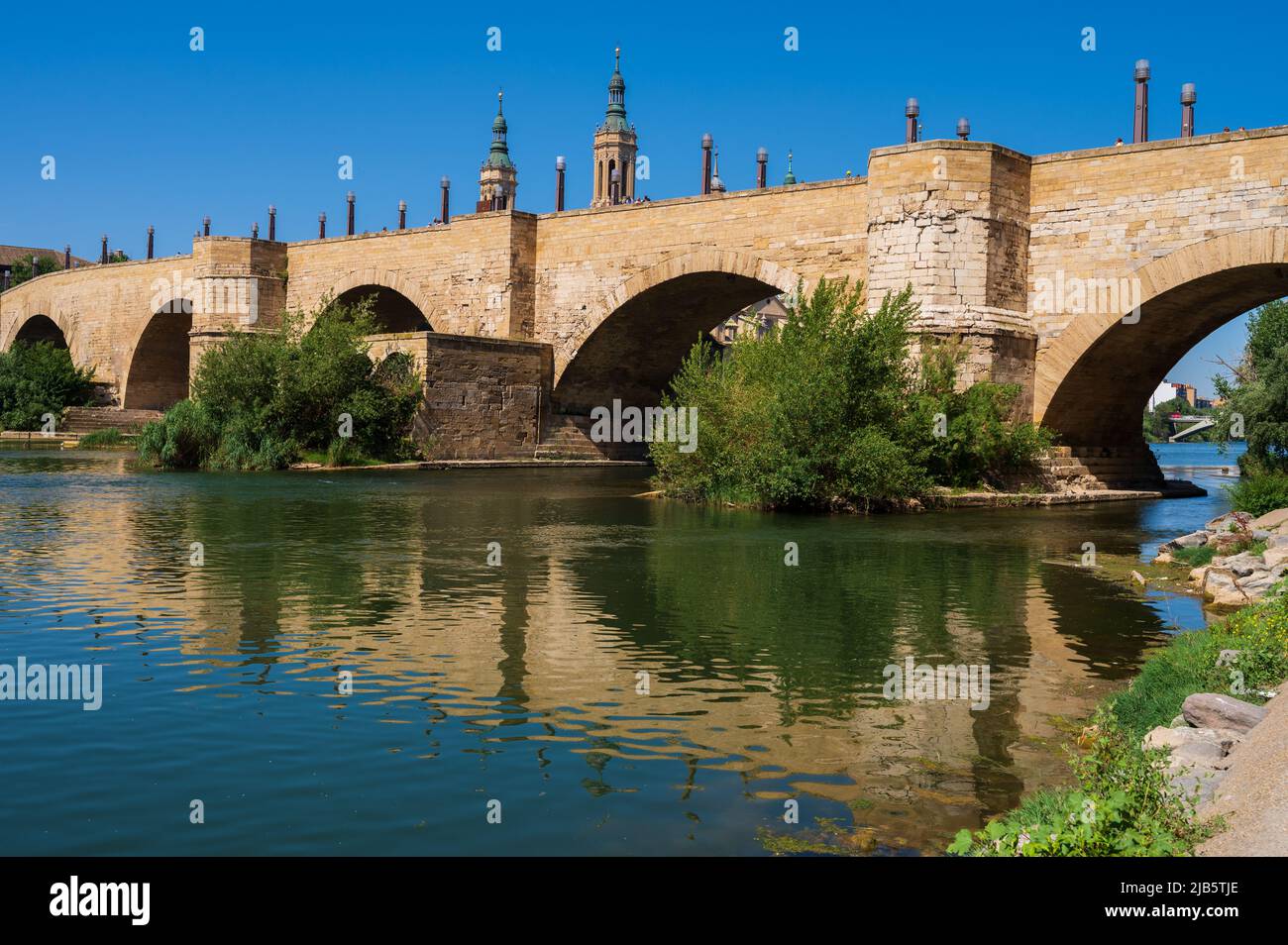 Stone Bridge (Puente de Piedra) and Cathedral-Basilica of Our Lady of the Pillar, a Roman Catholic church in the city of Zaragoza, Aragon, Spain Stock Photo