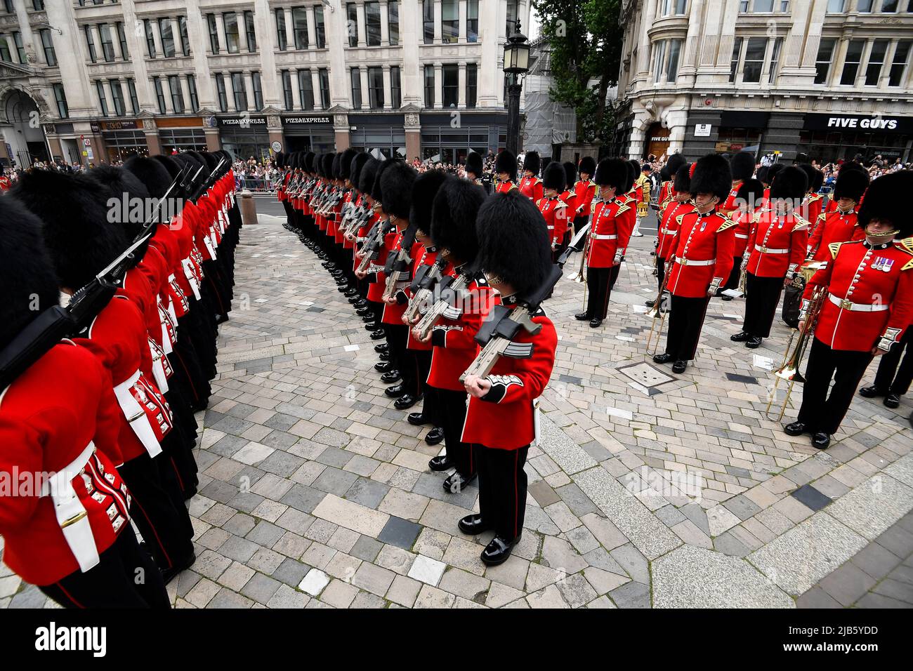 A Guard of Honour outside St Paul's Cathedral, London, ahead of the National Service of Thanksgiving on day two of the Platinum Jubilee celebrations for Queen Elizabeth II. Picture date: Friday June 3, 2022. Stock Photo