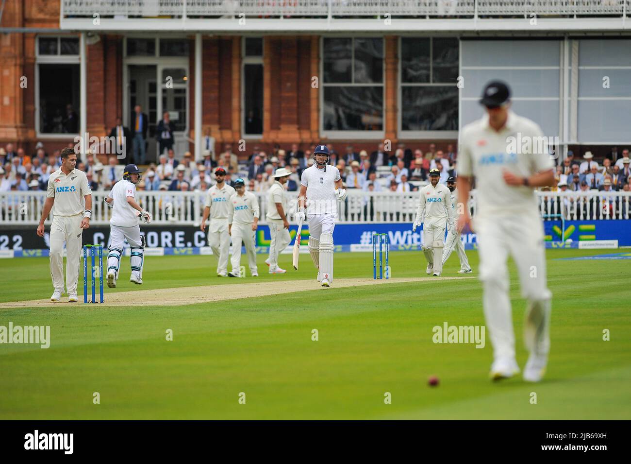 Jimmy Anderson &amp; Matt Parkinson clock up the runs whilst a ball races to the boundary&#xA;&#xA;Mens International Test Cricket &#xA;&#xA;England v New Zealand&#xA;&#xA;Test 1, Day 2&#xA;&#xA;Lords, London&#xA;&#xA;June 2nd 2022 Karl Newton/Sports Press Photo (SPP) Credit: SPP Sport Press Photo. /Alamy Live News Stock Photo
