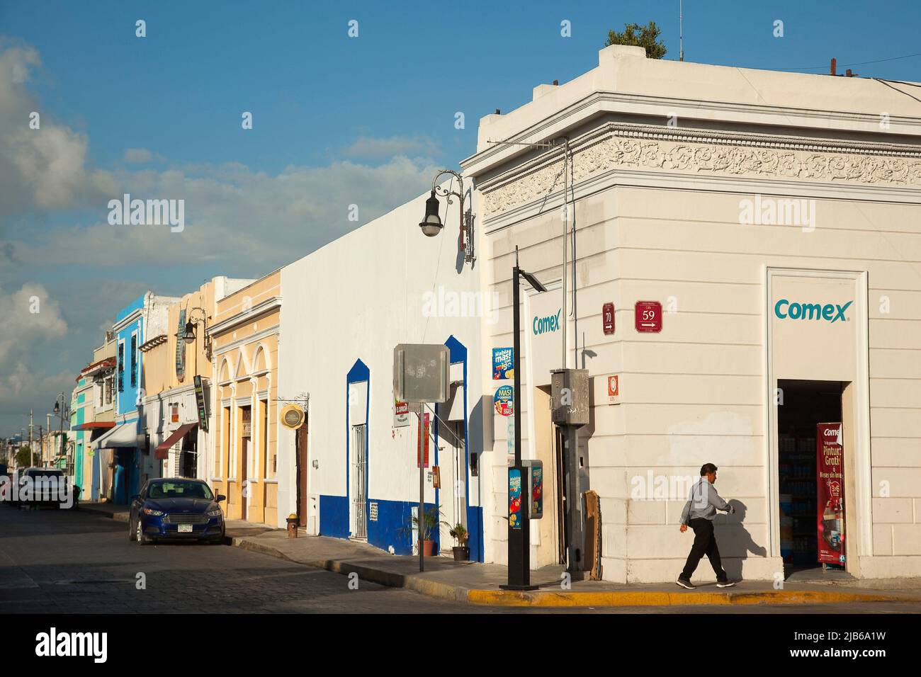 People walking in street mexico city hi-res stock photography and images -  Page 2 - Alamy