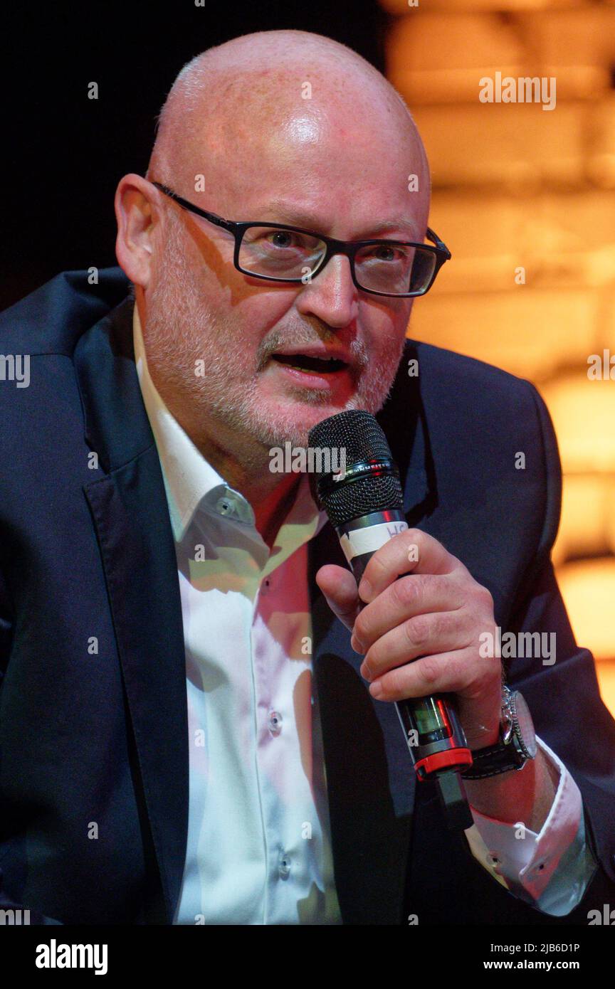 Essen, Germany. 03rd June, 2022. Andreas Lambeck, Managing Director of sonnenklar.TV, sits on the podium at a press conference for the 'Goldene Sonne Spezial,' sonnenklar.TV's gala. Credit: Henning Kaiser/dpa/Alamy Live News Stock Photo