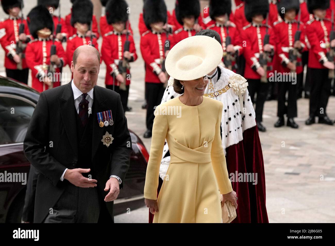 The Duke and Duchess of Cambridge arriving for the National Service of Thanksgiving at St Paul's Cathedral, London, on day two of the Platinum Jubilee celebrations for Queen Elizabeth II. Picture date: Friday June 3, 2022. Stock Photo