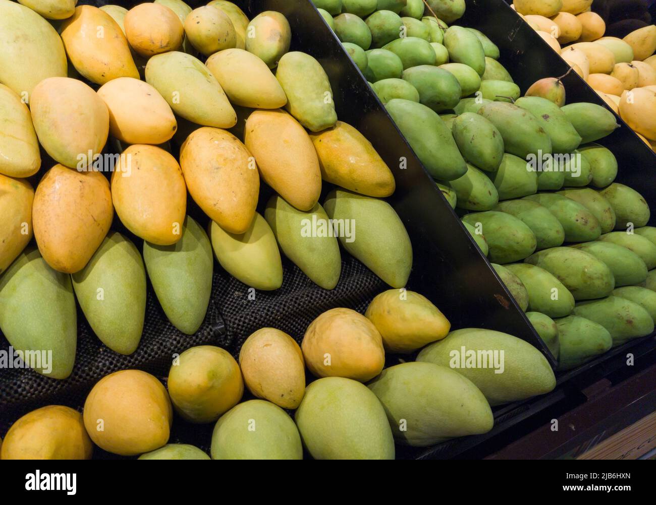 Group of mangoes fruit selling in the market stall Stock Photo Alamy