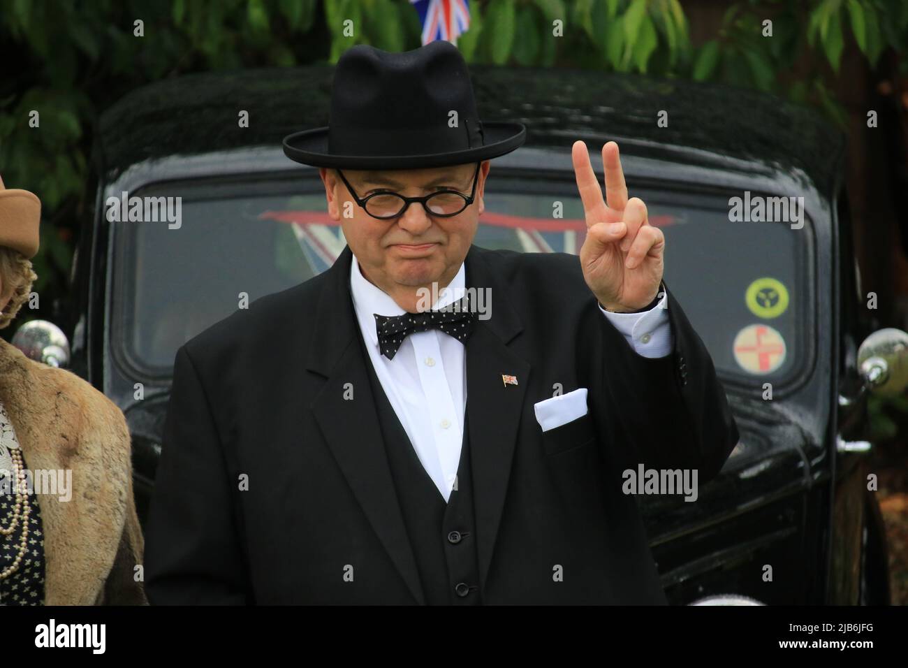 Wirral, UK. 3rd June, 2022. Winston Churchill impersonator opens the jubilee picnic in wirral Credit: IAN Fairbrother/Alamy Live News Stock Photo