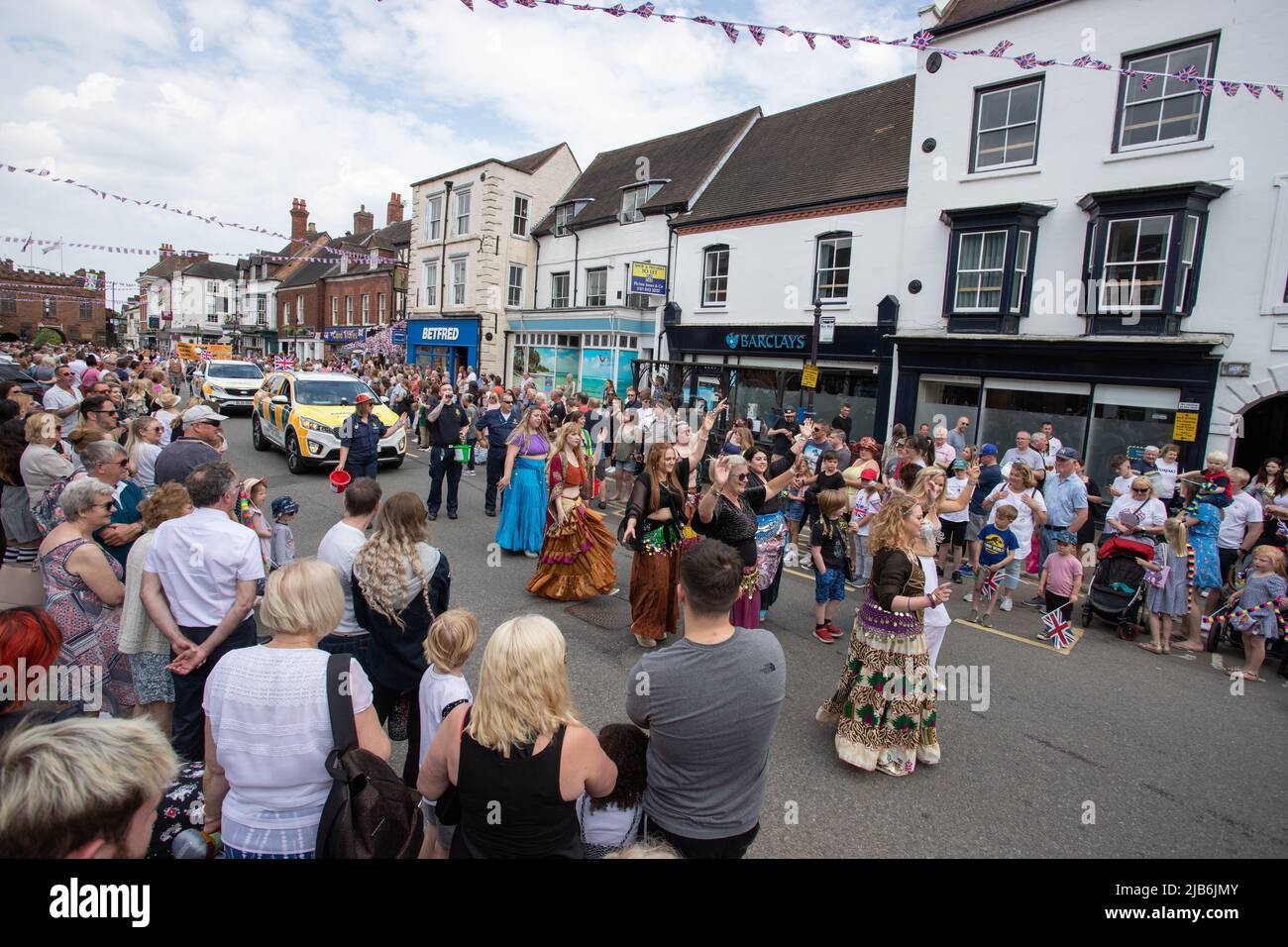 Bridgnorth, UK. 3rd June 2022: People enjoying themselves at Bridgnorth Carnival in the Shropshire Town of Bridgnorth, UK.  This is the first time for four years that the Carnival has taken place due to weather in 2019 and Covid in 2020.  The event this year coincided with the Queen's Platinum Jubliee Credit Richard O'Donoghue/Alamy Live News Stock Photo