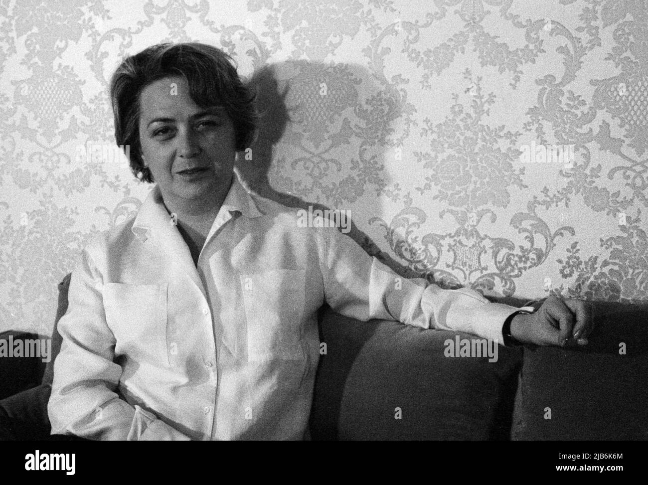Portrait de l'actrice Jacqueline Maillan (1923-1992) dans sa maison, 1967. ©Michele Brabo/Opale.photo Stock Photo