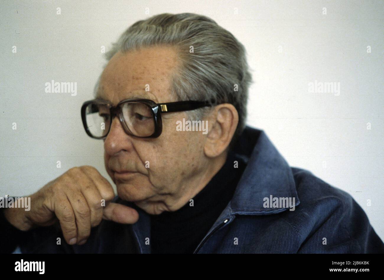 Portrait du peintre Hans Hartung (1904-1989), 1979. ©Michele Brabo/Opale.photo Stock Photo