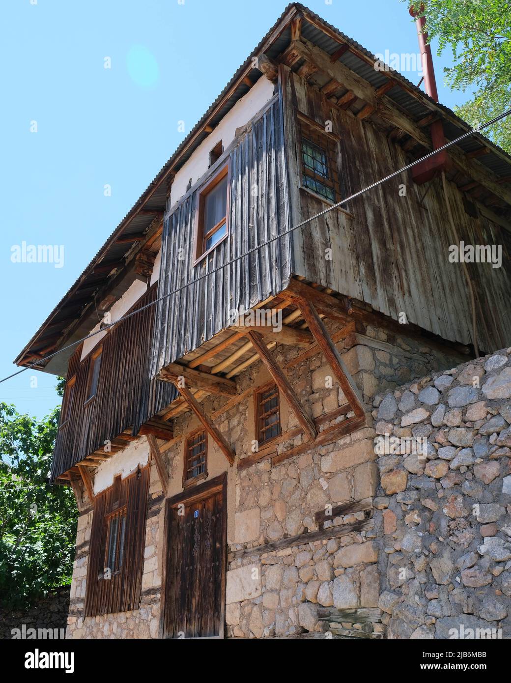 An old stone traditional house in Kemaliye , Erzincan, Türkiye Stock Photo