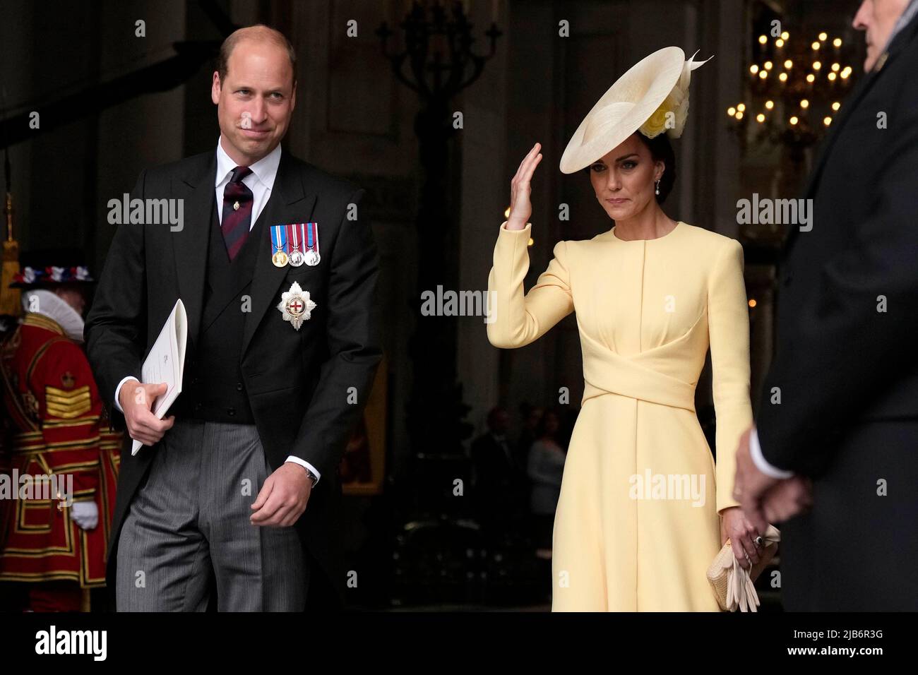 The Duke and Duchess of Cambridge leaving the National Service of Thanksgiving at St Paul's Cathedral, London, on day two of the Platinum Jubilee celebrations for Queen Elizabeth II. Picture date: Friday June 3, 2022. Stock Photo