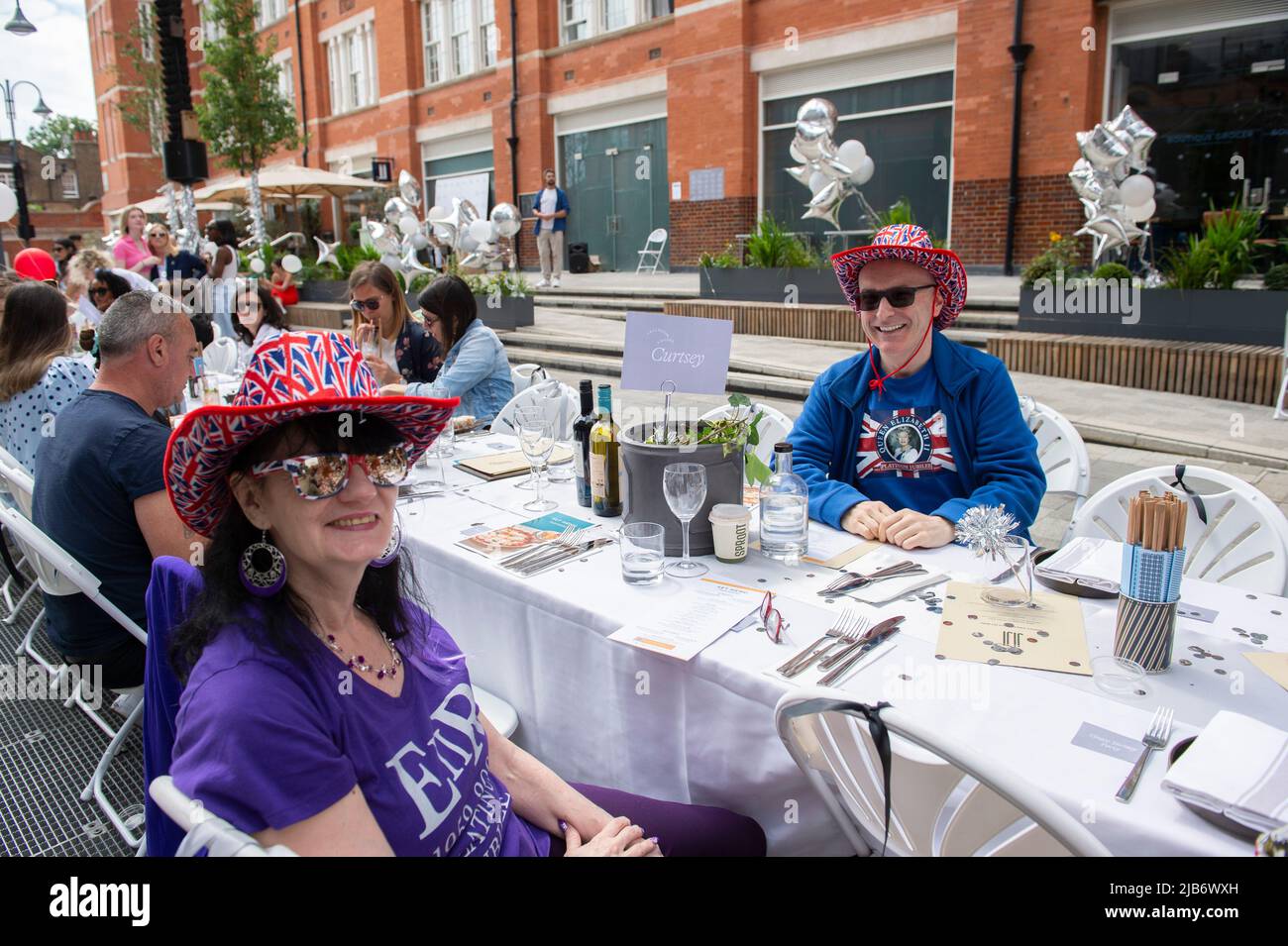 London 3rd June 2022: Party goers gather in Angel, Islington in North London on the second day of The Queen's Platinum Jubilee Weekend. Credit: claire doherty/Alamy Live News Stock Photo