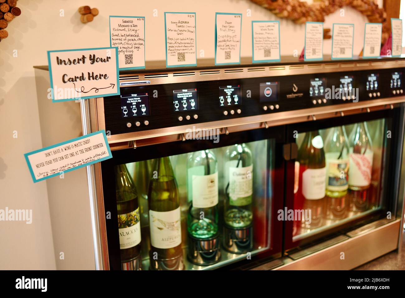 https://c8.alamy.com/comp/2JB6XDH/innovative-automated-wine-preservation-and-dispensing-system-wine-e-motion-using-wine-o-matic-card-featured-at-vintage-elkhart-lake-wisconsin-usa-2JB6XDH.jpg