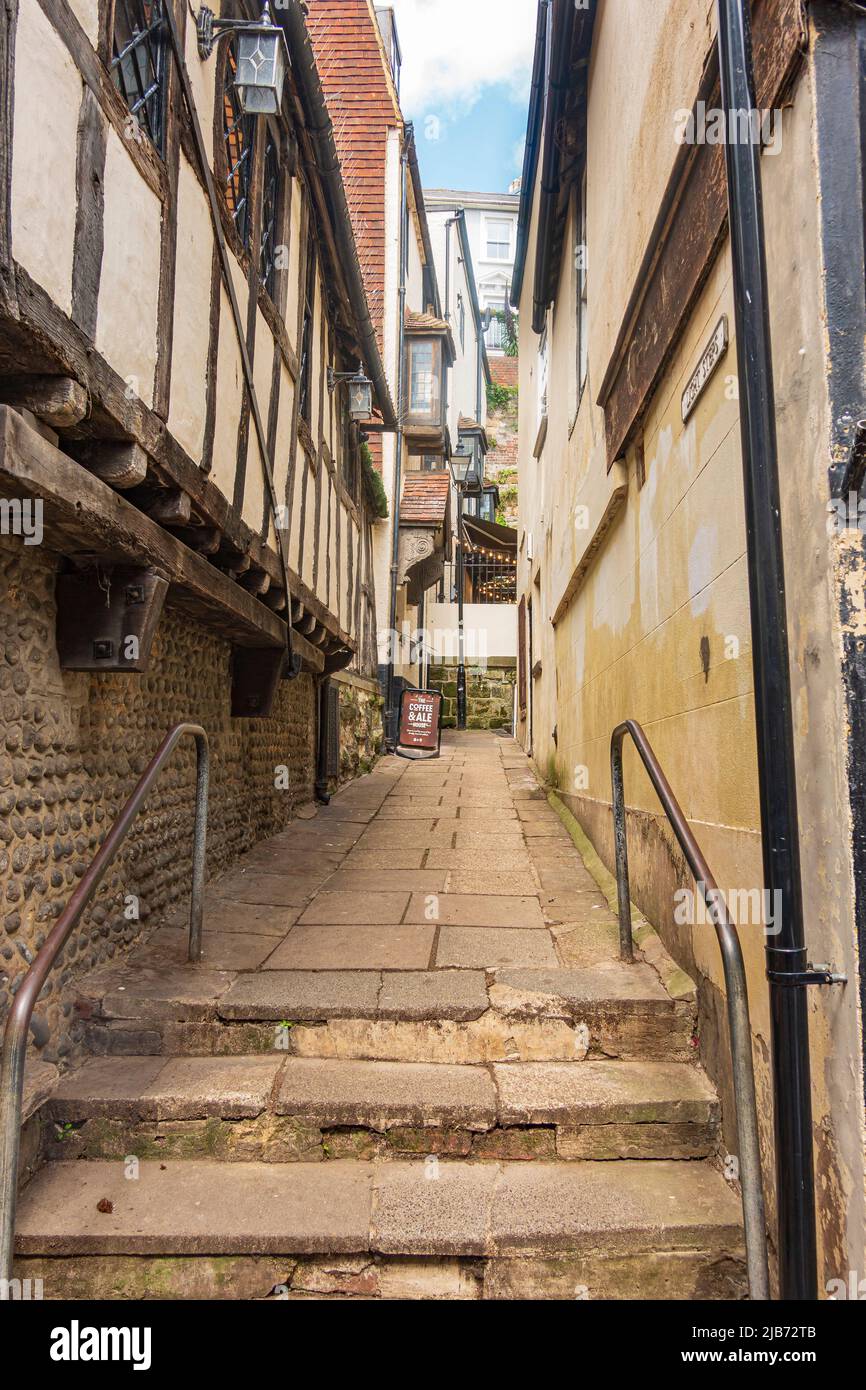 Light Steps off George Street in Old Hastings, provide access to the Olde Pump House pub, East Sussex, UK Stock Photo