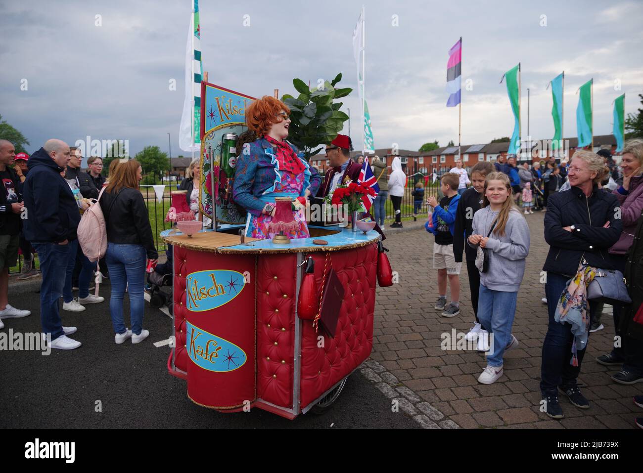 Wallsend, England, 2 June 2022. Street entertainers Kitsch Cafe performing during the Queen’s Platinum Jubilee event at Segedunum Roman Fort. Credit: Colin Edwards Stock Photo