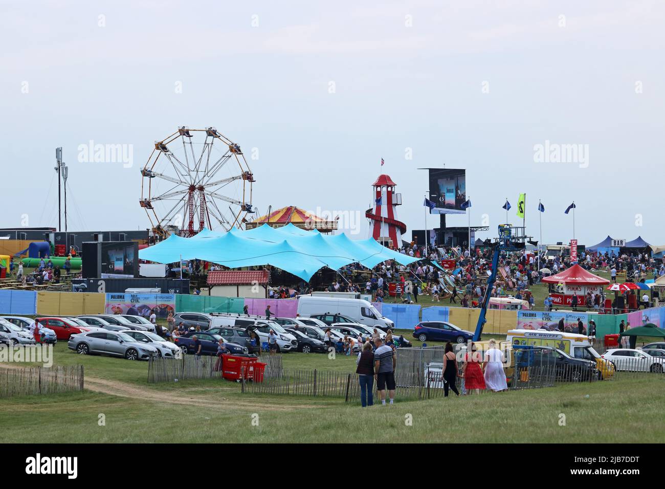 Epsom Downs, Surrey, England, UK. 3rd June, 2022. Fun fair on the downs on Ladies Day horse racing festival at Epsom Downs in Surrey, part of the Platinum Jubilee weekend celebrations for the 70 year reign of the British monarch Queen Elizabeth II. Credit: Julia Gavin/Alamy Live News Stock Photo