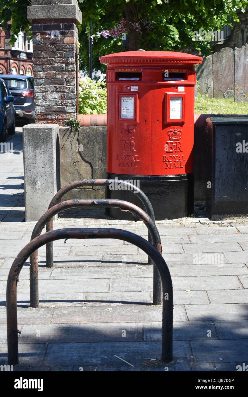English letterbox hi-res stock photography and images - Alamy
