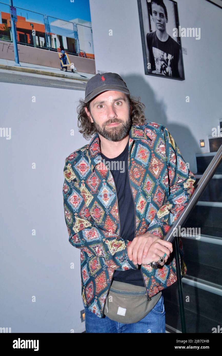 Janick Zebrowski bei der Vernissage zu der Ausstellung Kiezromantik und