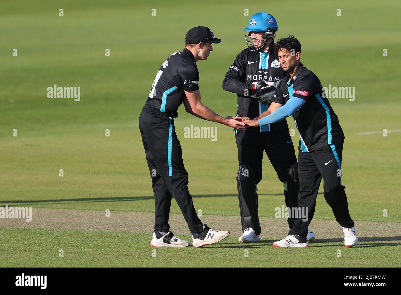 CHESTER LE STREET, UK. JUN 1st Worcester Rapids Brett D'Oliveira (r) celebrates with Charlie Morris (L) and Ben Cox during the Vitality T20 Blast match between Durham County Cricket Club and Worcestershire at the Seat Unique Riverside, Chester le Street on Wednesday 1st June 2022. (Credit: Mark Fletcher | MI News) Credit: MI News & Sport /Alamy Live News Stock Photo