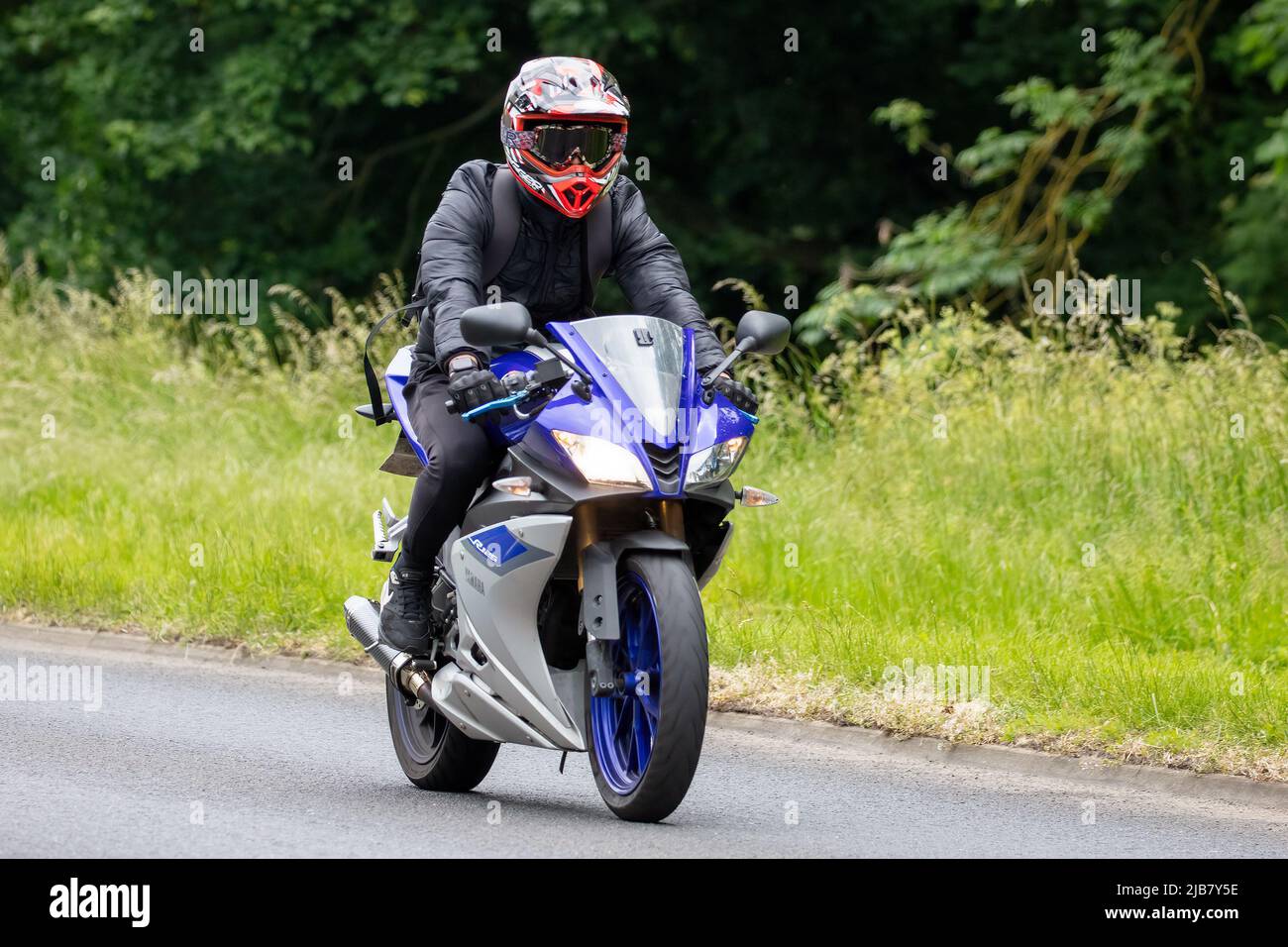 Yamaha YZF-R125 Stills & Details