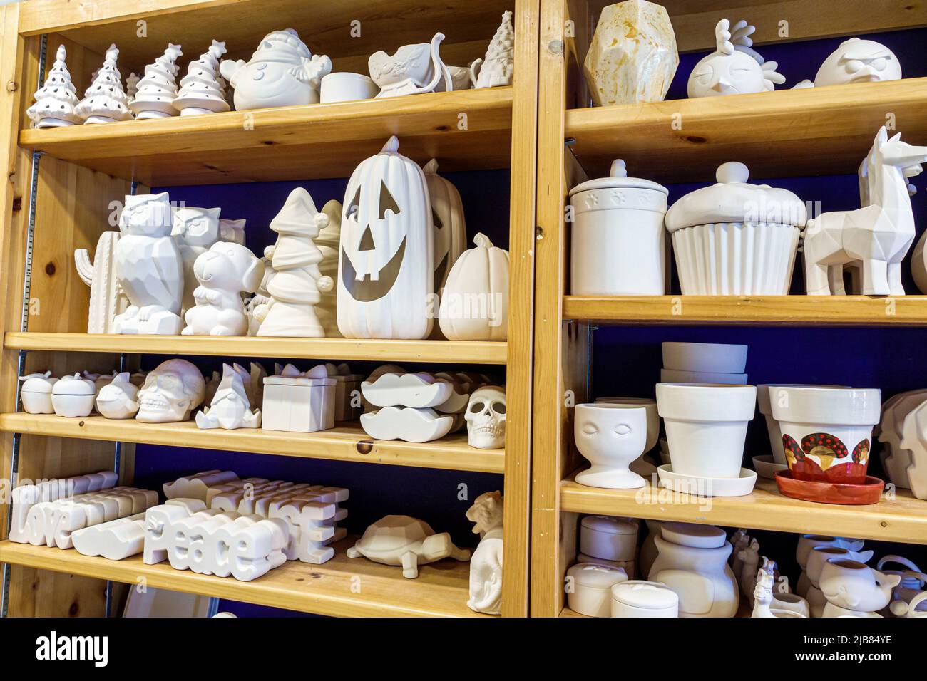 Color me mine paint it yourself ceramic pottery store hi-res stock  photography and images - Alamy