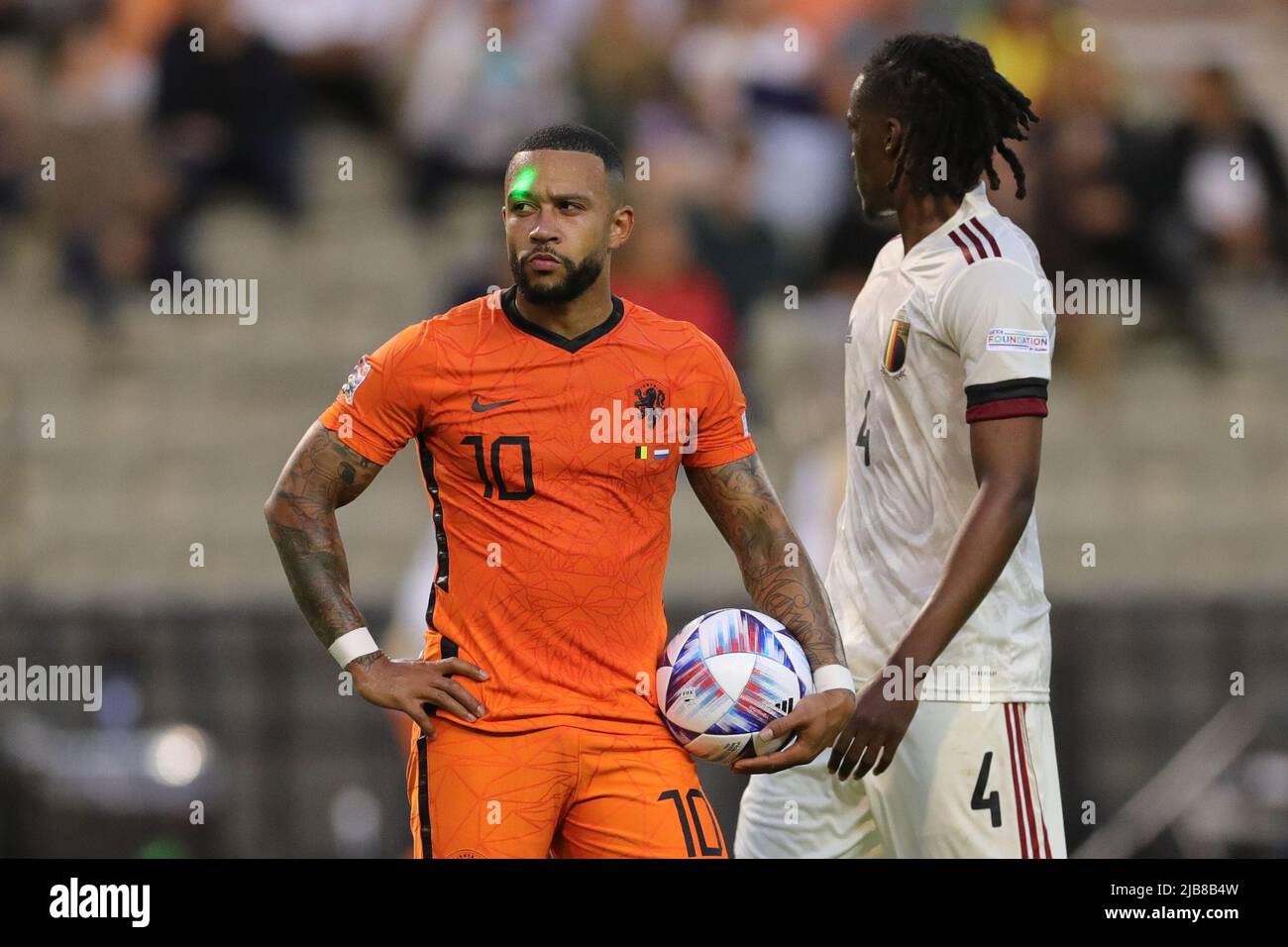 Belgrade. 3rd June, 2020. Hao Runze of Radnicki Nic (L) passes the