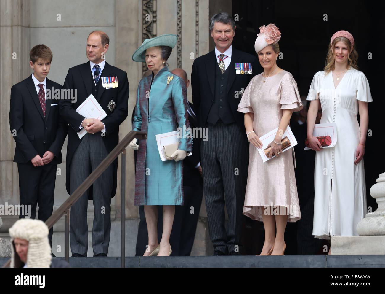 London, UK 3rd June, 2022 :  James Viscount Severn, Prince Edward, Princess Anne, Timothy Laurence, Sophie Countess of Wessex and Lady Louise Windsor leaving the thanksgiving Service for HRH Queen Elizabeth II to celebrate her Platinum Jubilee at St Paul's Cathedral in London. Credit: James Boardman/Alamy Live News Stock Photo
