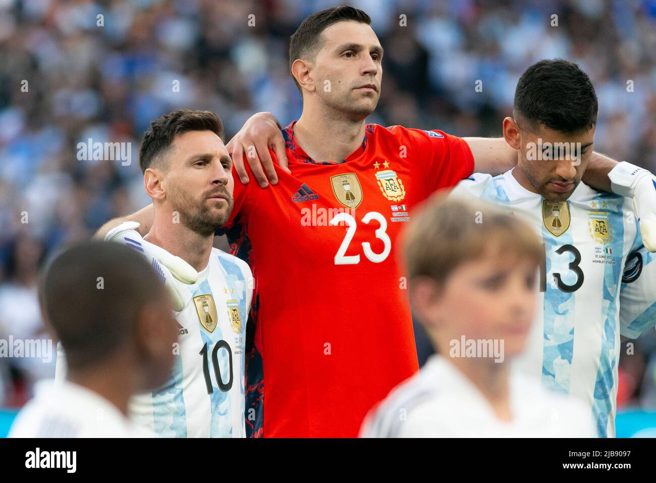 Lionel Messi (c) of Argentina  Emiliano Martinez of Argentina and  Cristian Romero of Argentina sing the national anthem before the Italy v Argentina - Finalissima 2022 match at Wembley Stadium on June 1, 2022 in London, England.(MB Media) Stock Photo