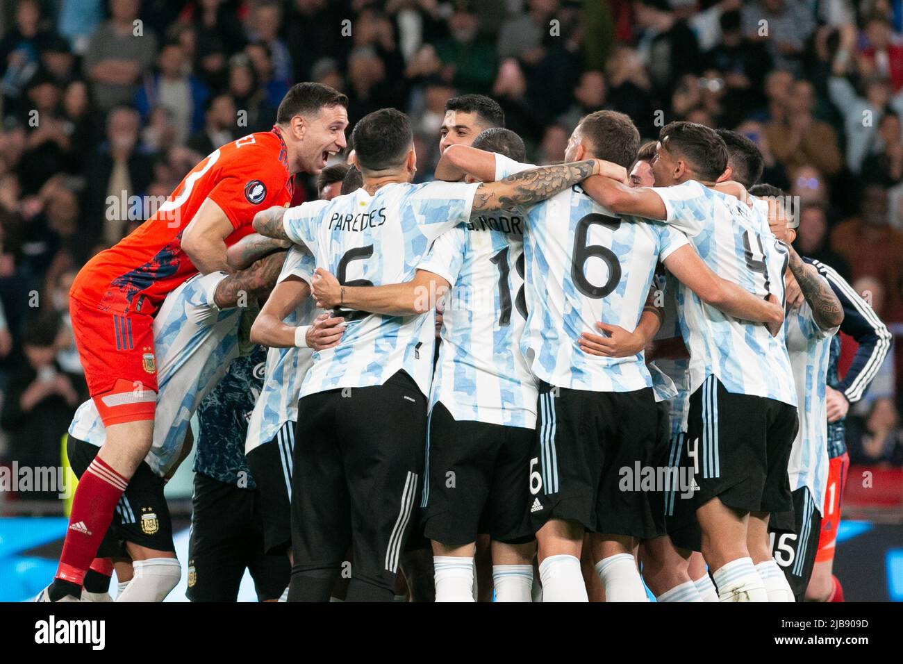 Players of Argentina celebrate the victory after the Italy v Argentina - Finalissima 2022 match at Wembley Stadium on June 1, 2022 in London, England.(MB Media) Stock Photo