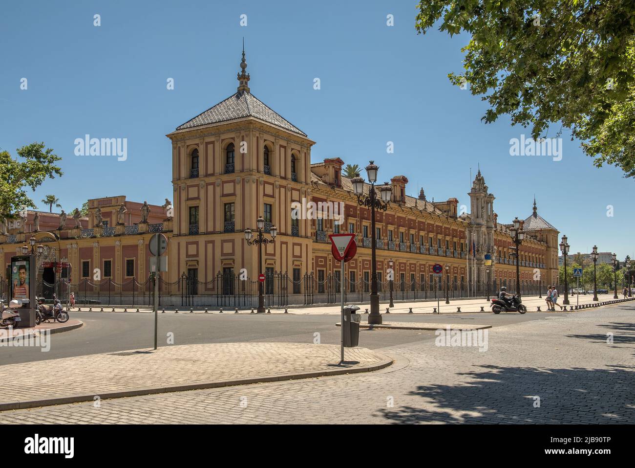 Seville medieval building hi-res stock photography and images - Alamy