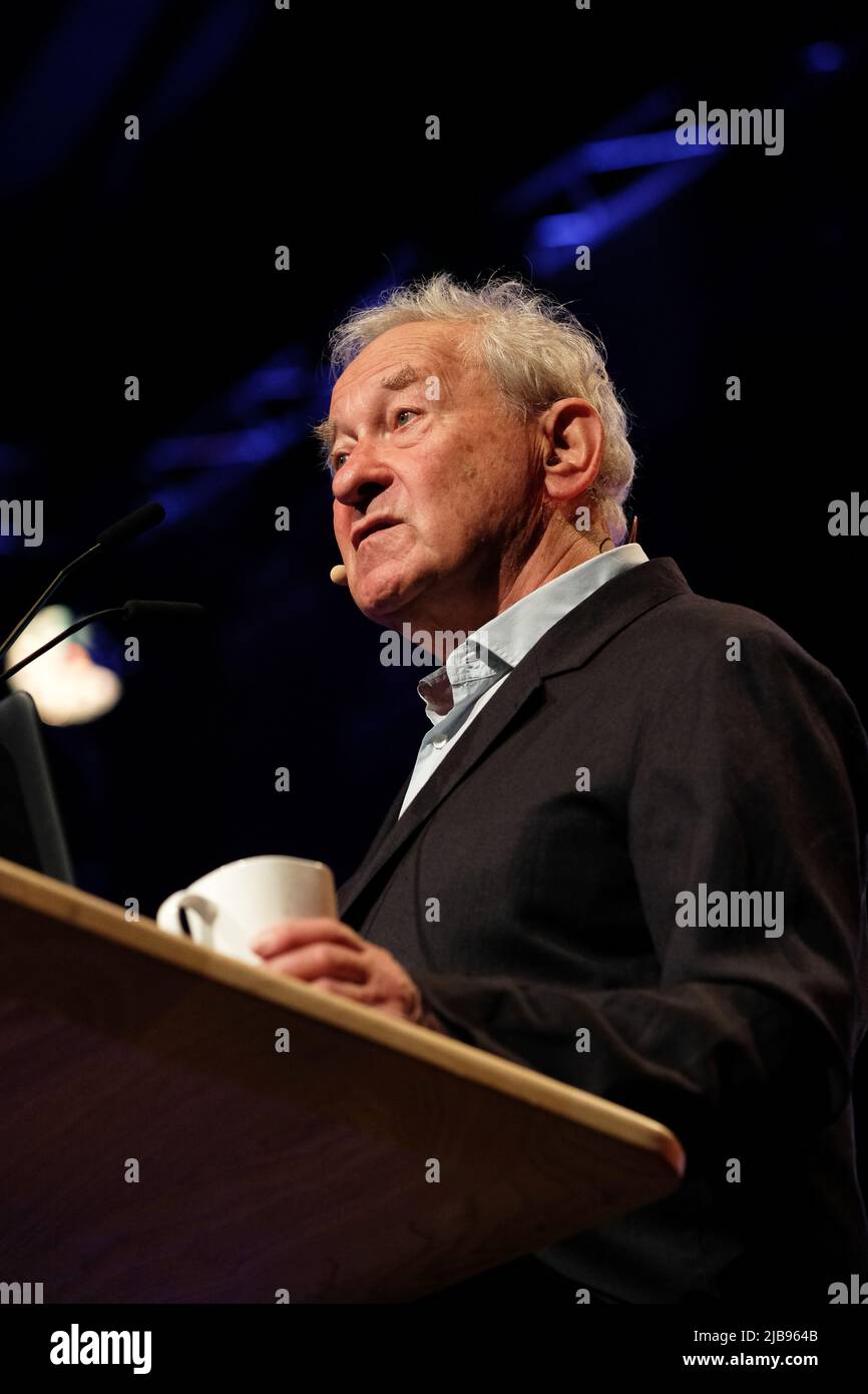 Hay Festival, Hay on Wye, Wales, UK – Saturday 4th June 2022 – Simon Schama on stage at the Hay Festival talking about his recent book Foreign Bodies.  Photo Steven May / Alamy Live News Stock Photo