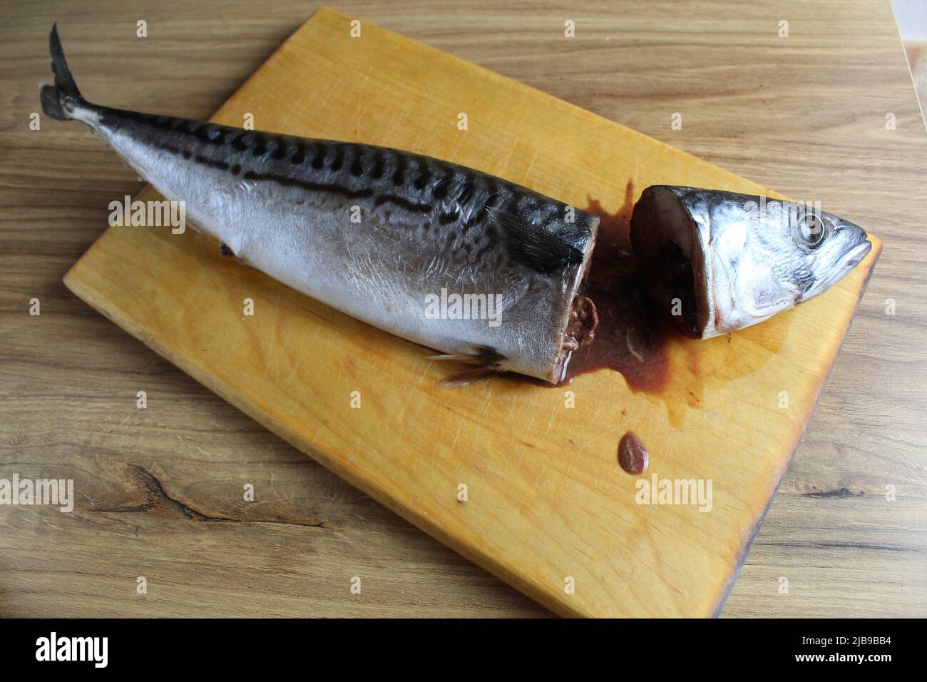 Cutting fish head with knife hi-res stock photography and images - Alamy