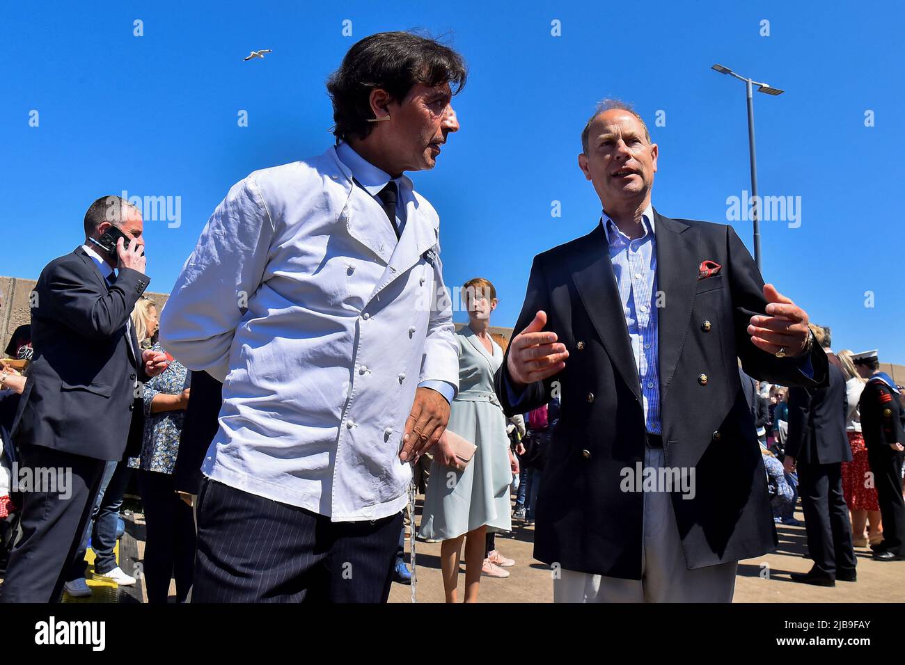 the-earl-of-wessex-speaks-with-french-chef-jean-christophe-novelli