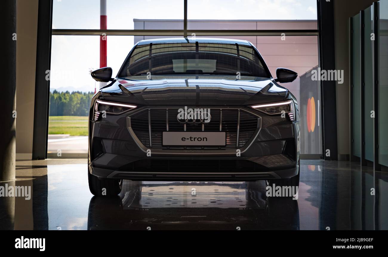 A picture of the front of a silver Audi e-tron 55 quattro. Stock Photo