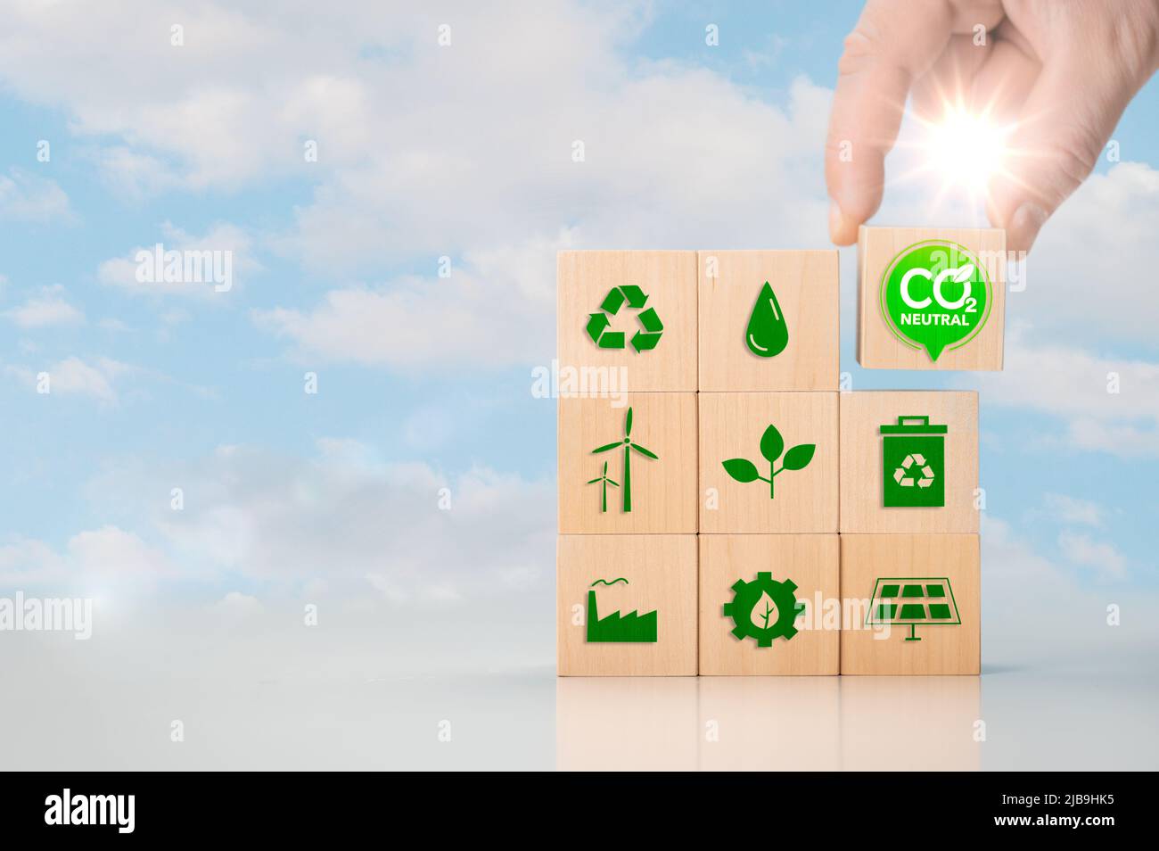 Net zero and carbon neutral concept. Put wooden cubes with green net zero icon. CO2 Net-Zero Emission -Carbon Neutrality concept. renewable energy, co Stock Photo