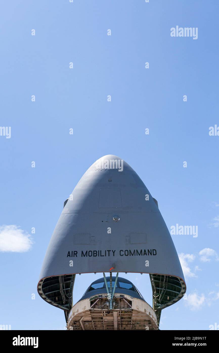 The nose cone of a Lockheed Martin C-5M Super Galaxy with the 312th Airlift Squadron of the United States Air Force reserve lifted above the cockpit at Yokota Airbase, Fussa. (Photo by Damon Coulter / SOPA Images/Sipa USA) Stock Photo