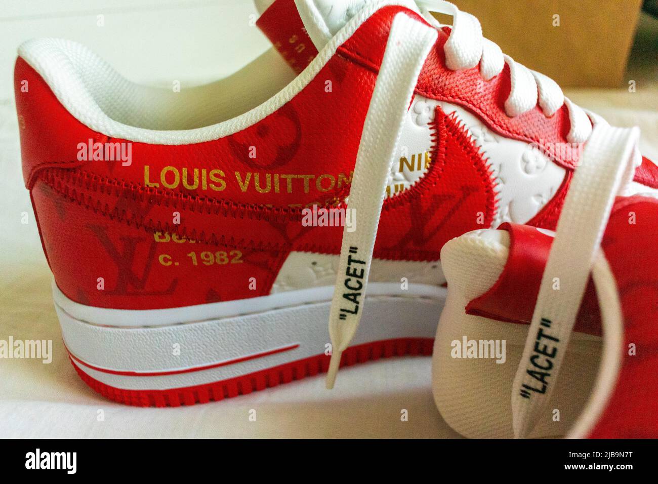 CLOSEUP! Louis Vuitton LV Trainer '54' WHITE RED SNEAKER (ON FOOT) 