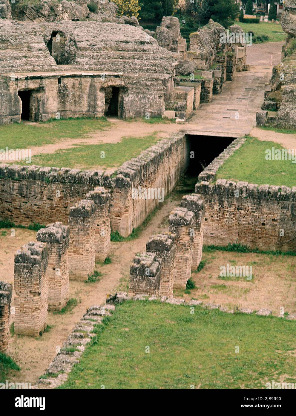 Ruinas del anfiteatro romano hi-res stock photography and images - Alamy