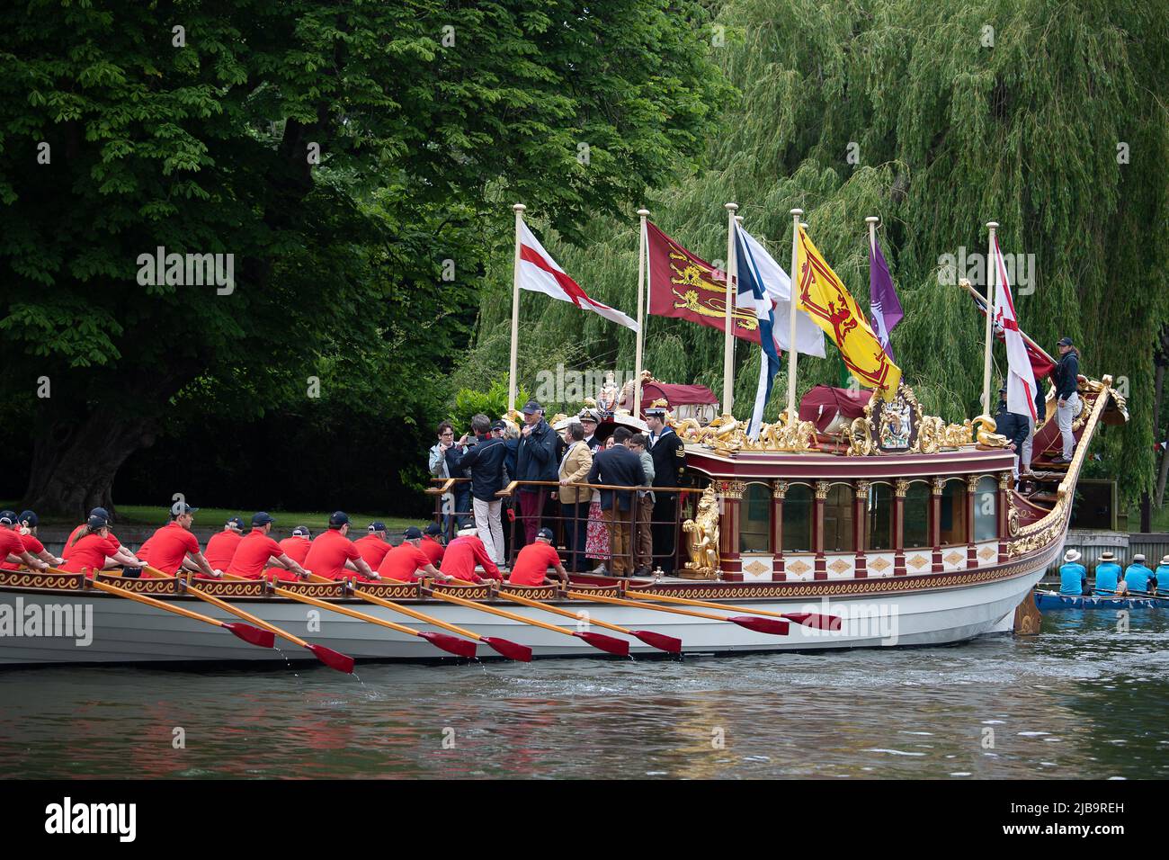 Windsor, Berkshire, UK. 4th June, 2022. A spectacular Platinum Jubilee Flotilla and rowing