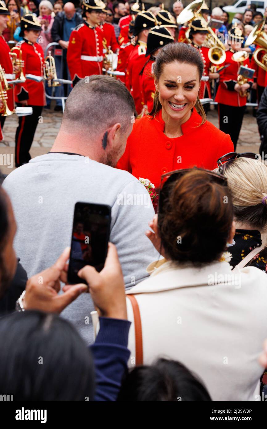 Cardiff Castle, South Wales, UK.  4 June 2022.  The Duke and Duchess of Cambridge visit the castle today as part of the Jubilee tour, speaking to artists who’ll perform at the concert this evening.  They are accompanied by Prince George and Princess Charlotte.  Credit: Andrew Bartlett/Alamy Live News Stock Photo