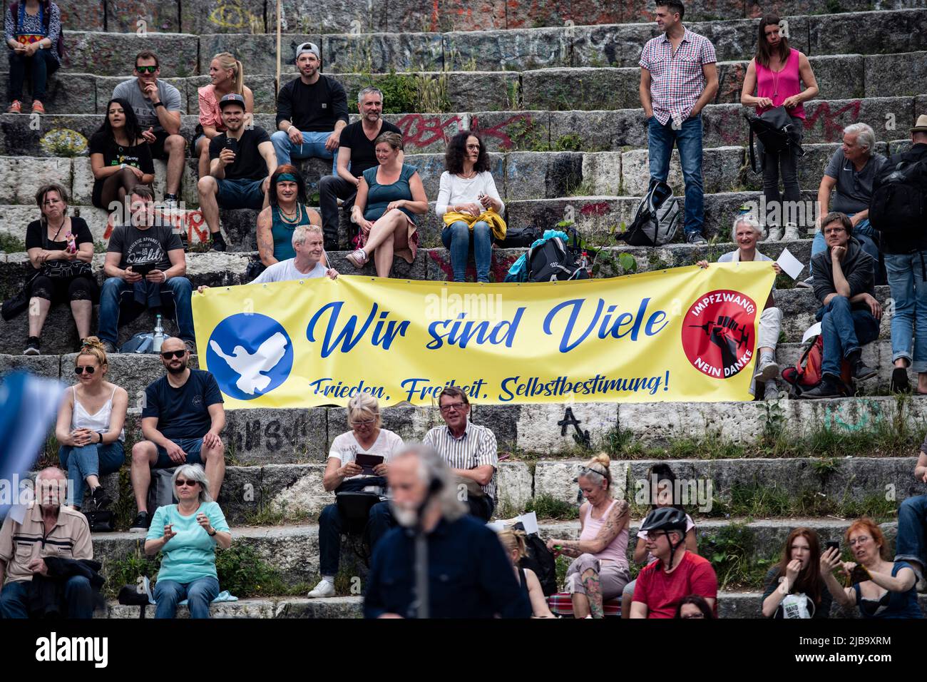 Berlin, Germany. 04th June, 2022. The response to the so-called Peace Festival in Mauerpark is manageable. The event is a protest against the federal German policy in connection with the Corona measures. Credit: Paul Zinken/dpa/Alamy Live News Stock Photo